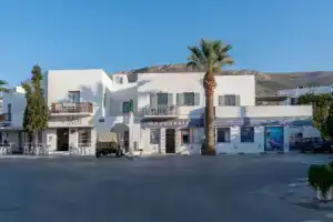 Parikia s Crossroad 3 Bedroom House, Парикия