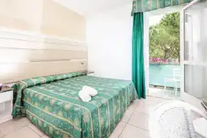 Hotel «Mediterraneo», Линьян-Саббьядоро