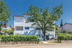 Stunning Home in Njivice With Wifi and 2 Bedrooms, Нживице