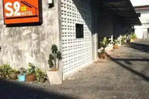 S2 Motel, Транг