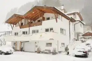 Apart Al-Aviöler, Ишгль