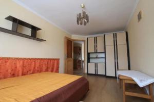 FausztLand Apartments, Замарди
