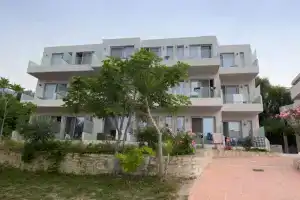 Liza Mary Hotel, Балион