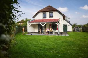 Tidy, Child-friendly Villa With a Sauna in Limburg, Роггел