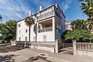 Awesome Apartment in Zadar With 1 Bedrooms and Wifi, Задар