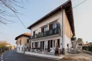 Master Clod Guest House, Кастеллетто-сопра-Тичино