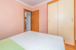 Beautiful Home in Tisno With Wifi and 1 Bedrooms, Тисно