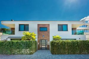 Awesome Home in Malinska With Wifi and 2 Bedrooms, Малинска