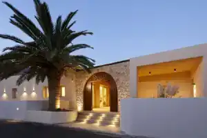 Apricus Suites, Перисса
