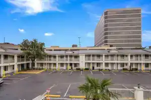 Отель «Quality Inn & Suites Dallas-Cityplace», Даллас