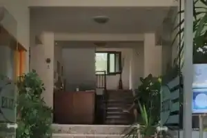 Elizabeth Hotel, Калифея