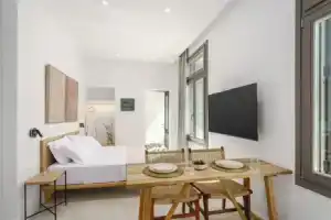 The Old Distillery Premium Suites, Ретимно