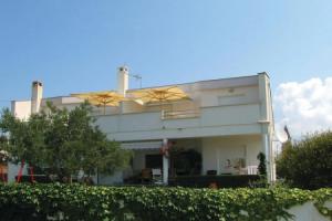Amazing Home in Zadar With Wifi and 2 Bedrooms, Задар