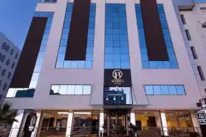 Business Hotel, Тунис