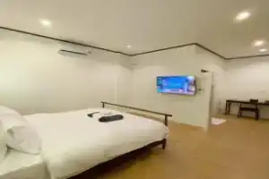 Vivi Bungalows Resort, Най Харн