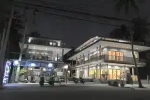 Le Grand Bleu Hotel, Труа-о-Бичес