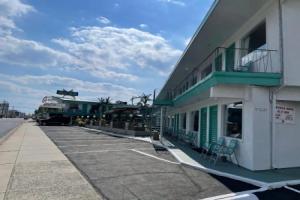 Bel Air Motel, Уайдлвуд-Крест