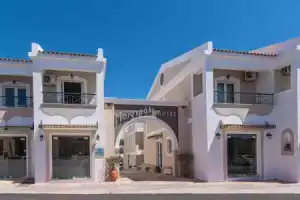 Maistrali Hotel, Трагаки