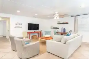 Bikini Cottage by Tybee Vacation Rentals, Тиби-Айленд