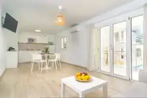 Ona 1 in Cala d Or With 2 Bedrooms and 1 Bathrooms, Кала-д'Ор