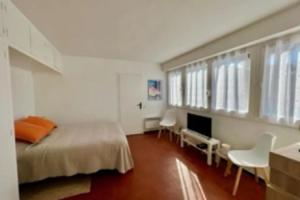 35m with Pool for Couple in Saint Tropez, Сен-Тропе