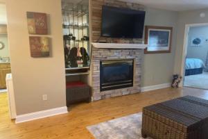 River Place Condos 605 2BD, Пиджен-Форж