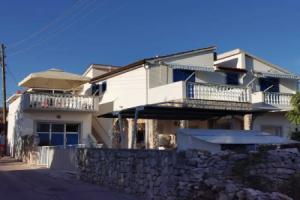 Boutique Apartment in Pirovac With Terrace, Pirovac