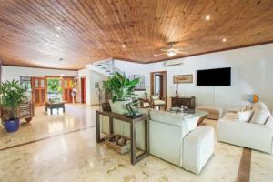 Golf-Front Villa in Puntacana Resort, Пунта-Кана