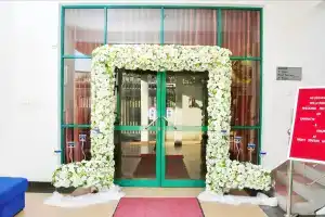 OYO 290 Night Station Hotel, Ваддува