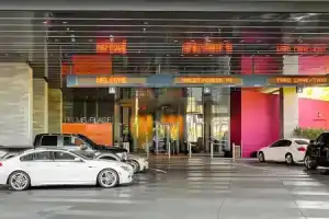 1 Bedroom Balcony Collection | Living Room & Jet Tub 1.5 Bath | - StripSuite Palms Place Hotel Resort & Casino, Лас-Вегас
