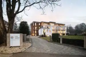 Hotel Vier Jahreszeiten direkt an den Kliniken und Therme Bad Krozingen, nahe Freiburg, Бад-Кроцинген