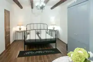 Anita Home, Дьенешдиаш