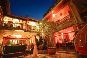 Lijiang Xi Yuan Xi Boutique Hotel, Лицзян