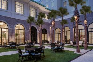Отель «Embassy Suites by Hilton Charleston Harbor Mt. Pleasant», Чарлстон