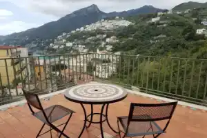 Wonderful Amalfi Coast apt overlooking the sea, Виетри-суль-Маре