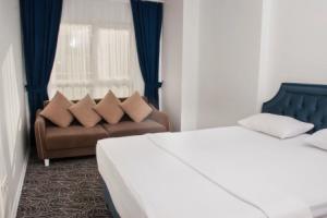 Suit 8 Residence, Эсеньюрт