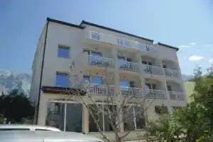 Apart-pansion Promajna, Krvavica