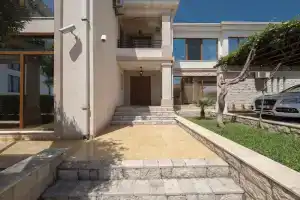 Vila Plima, Бечичи