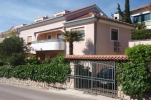 Apartments 30 m from the beach, Цриквеница