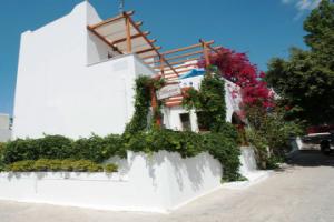 Marisa Rooms, Парикия