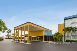 Отель «Days Inn by Wyndham Miami International Airport», Майами