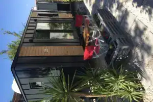 Hotel «Barba», Урла