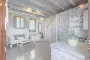 Santolia Art Suites, Ия