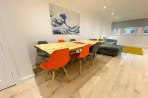 Large Modern 3 Bedroom Apartment - Free Parking, Глазго