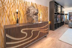 Venue C , Luxury 6 Bedroom Mansion, Канны