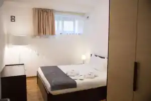Sicilias Depandance, Ачи Трецца