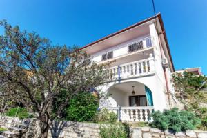 Donata Senj in Senj With 2 Bedrooms and 3 Bathrooms, Сень