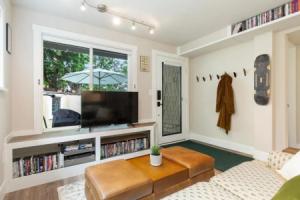 Madison Park Seattle with Outdoor Private Garden and Grill 1BR 1BA, Сиэтл