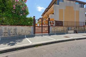 Giardini Naxos Bright Apartments with Balcony, Джиардини-Наксос