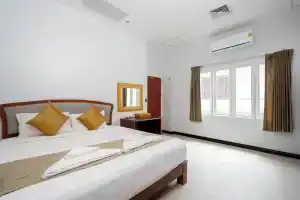 Hillside Seaview Residence, Карон